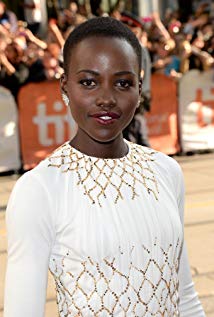 How tall is Lupita Nyong'o?